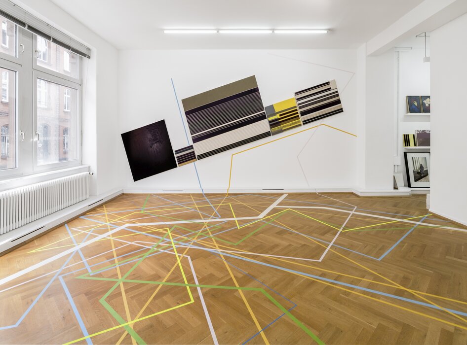 Untitled (gab nach, sodass sie zu fallen drohte)