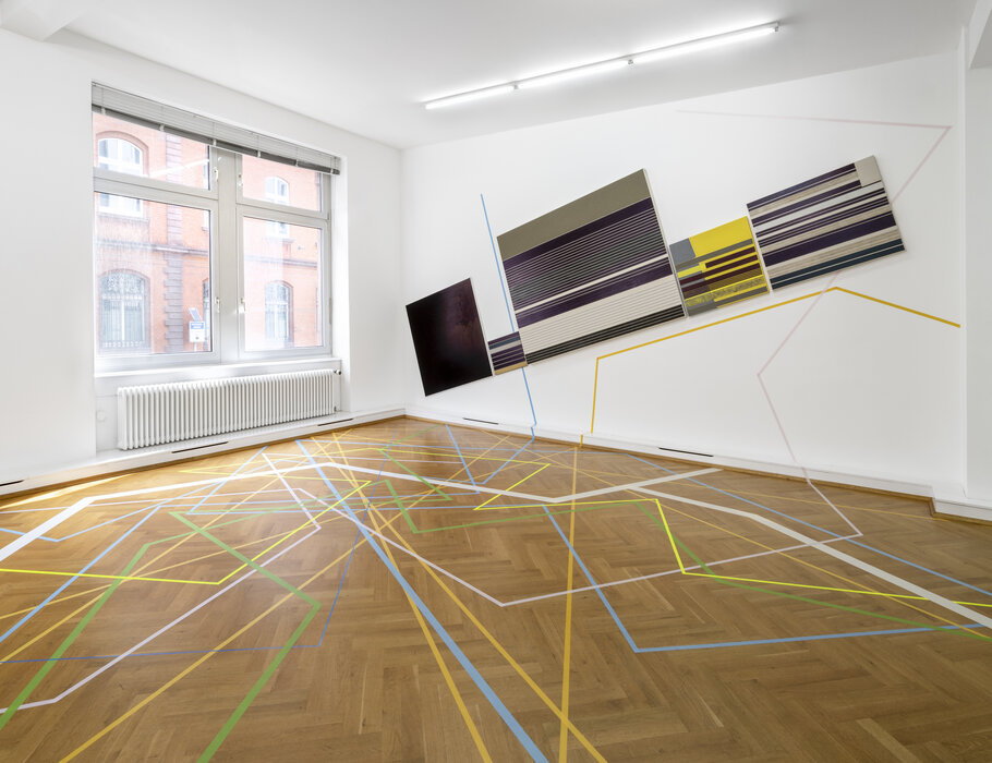 Untitled (gab nach, sodass sie zu fallen drohte)