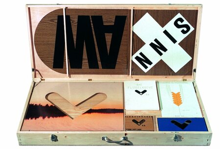 Das Flügelkreuz – Koffer mit verschiedenen Objekten, Zeichnungen, Texte