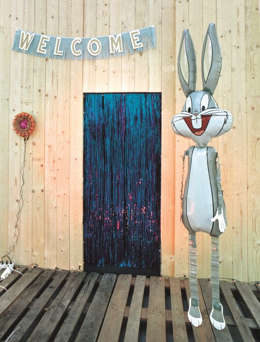 Lie down beneath my shadow