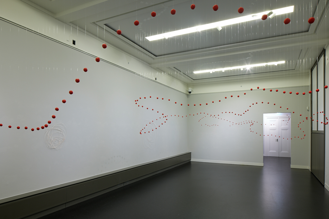 Zwischen einer Linie - Monika Grzymala & Katharina Hinsberg