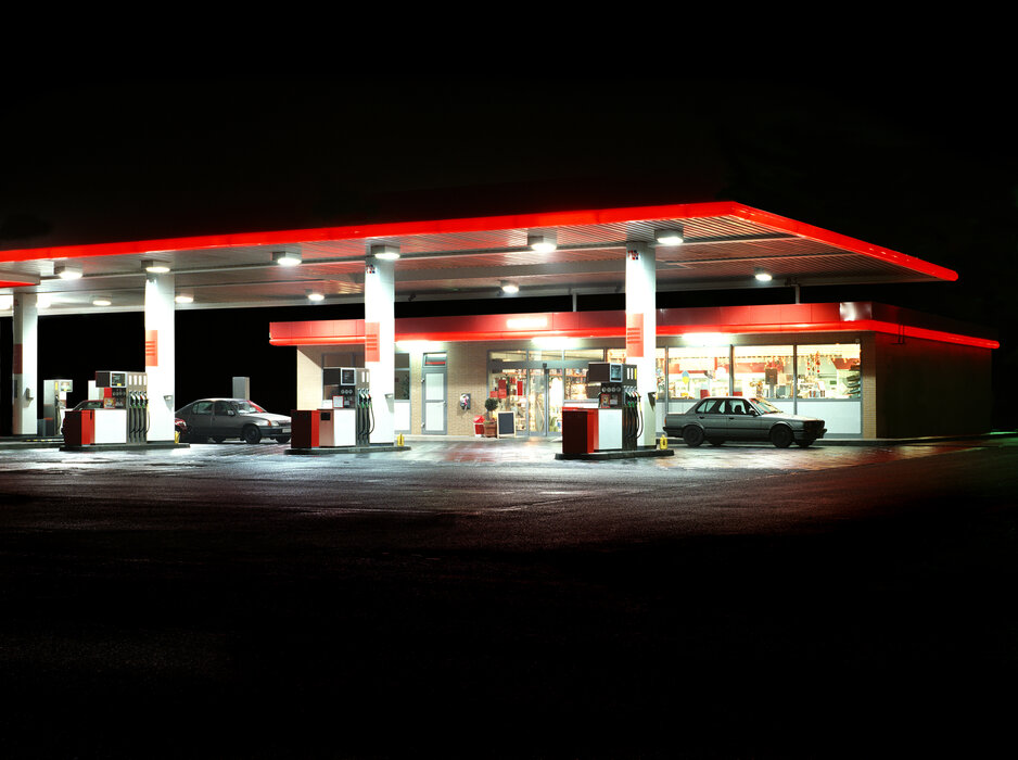 Tankstelle - rot / weiss / rot