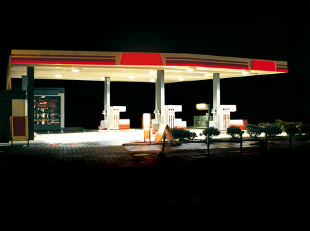 Petrol Stations - black / red